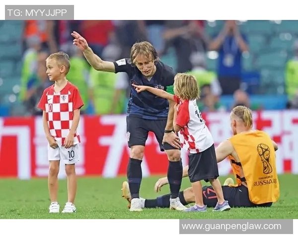 世界杯足球宝贝与球星婚姻背后的故事与情感历程揭秘