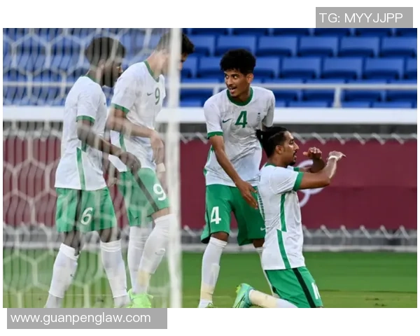 聚焦足球巨星卡乌尔 马斯切拉诺：从荣耀到遗憾的UCL征程解析